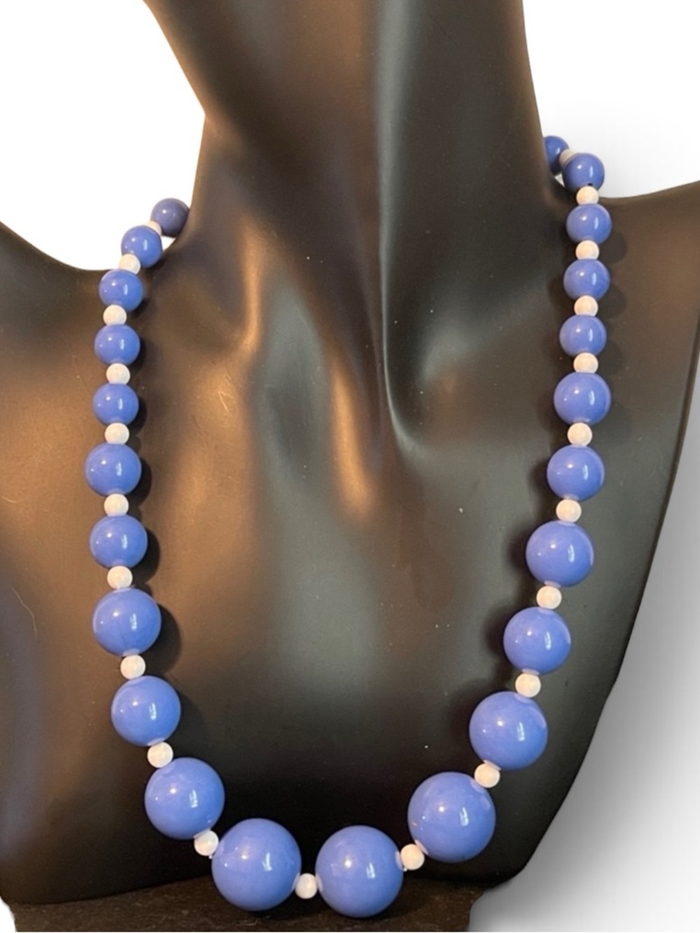 Retro Periwinkle Blue & White Graduated Beaded Necklace